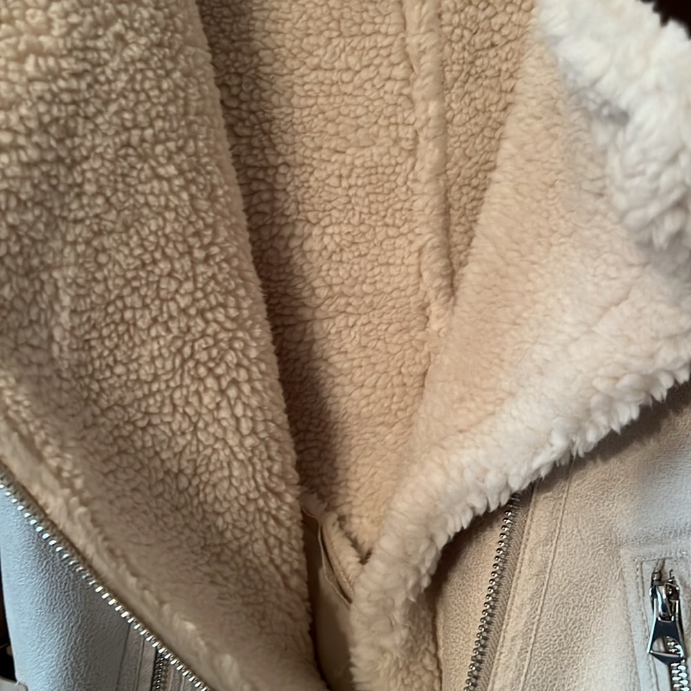 Sebby cream color faux suede Sherpa jacket. Women’s size Large. New with tags - Picture 3 of 10